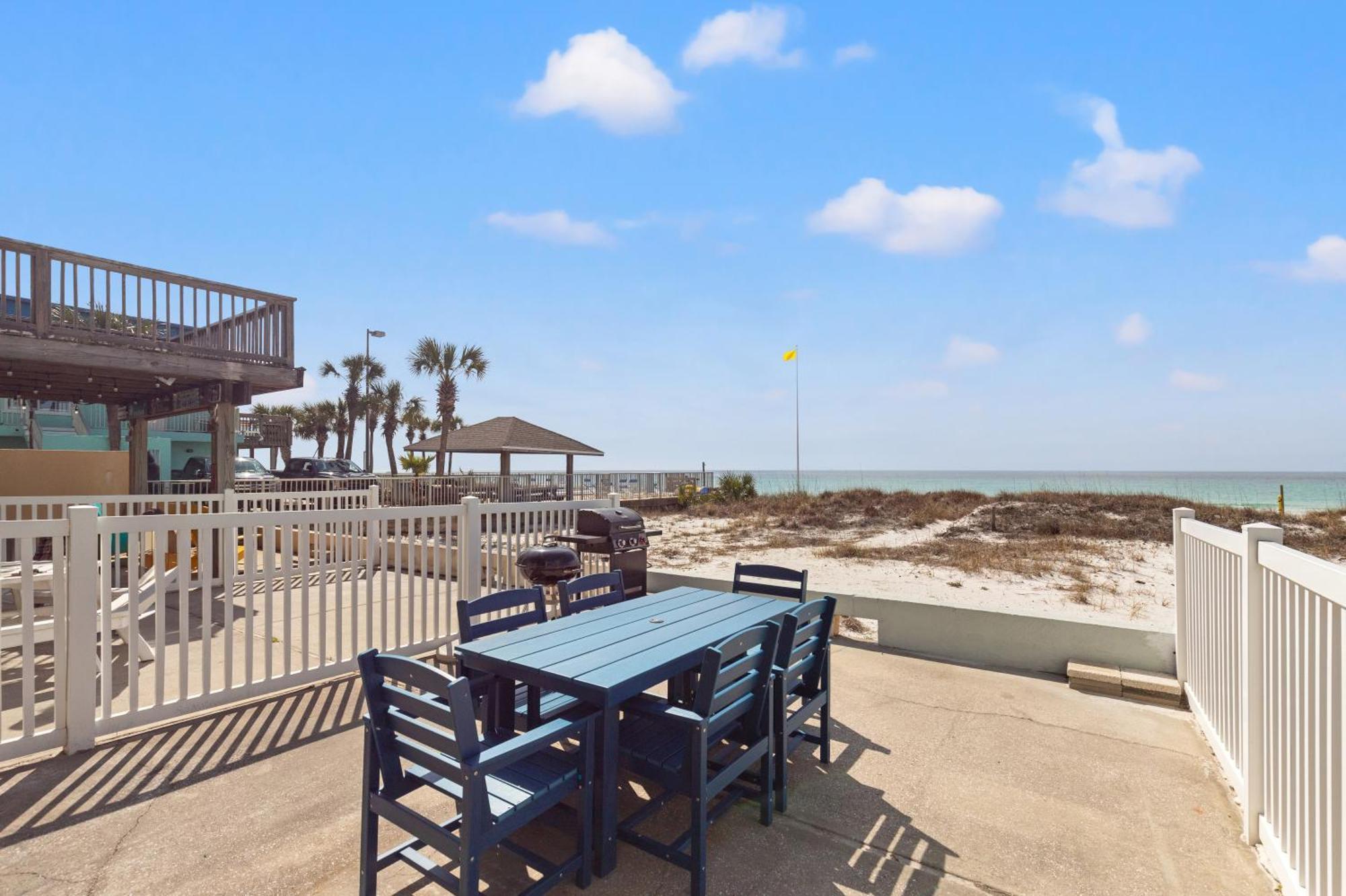 Holiday home Surf's Up! Pet-friendly, 2br 2ba Beachfront Townhouse, Sleeps 8!